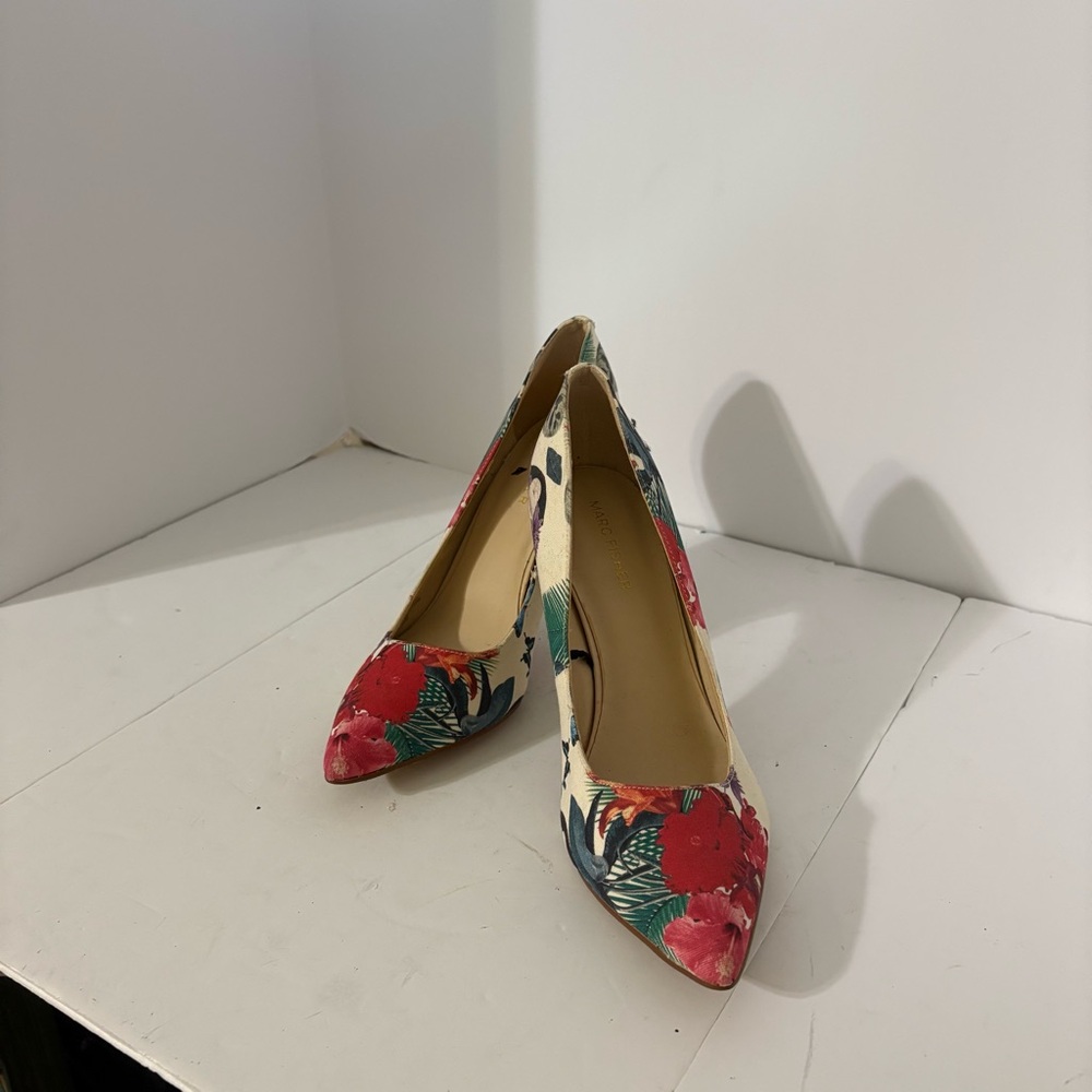Marc Fisher floral print pumps